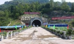 鄭萬(wàn)高鐵人和隧道順利貫通 為全線(xiàn)建成通車(chē)奠定基礎(chǔ)